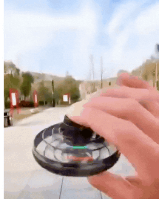 360° Magic Flying Spinner Toy
